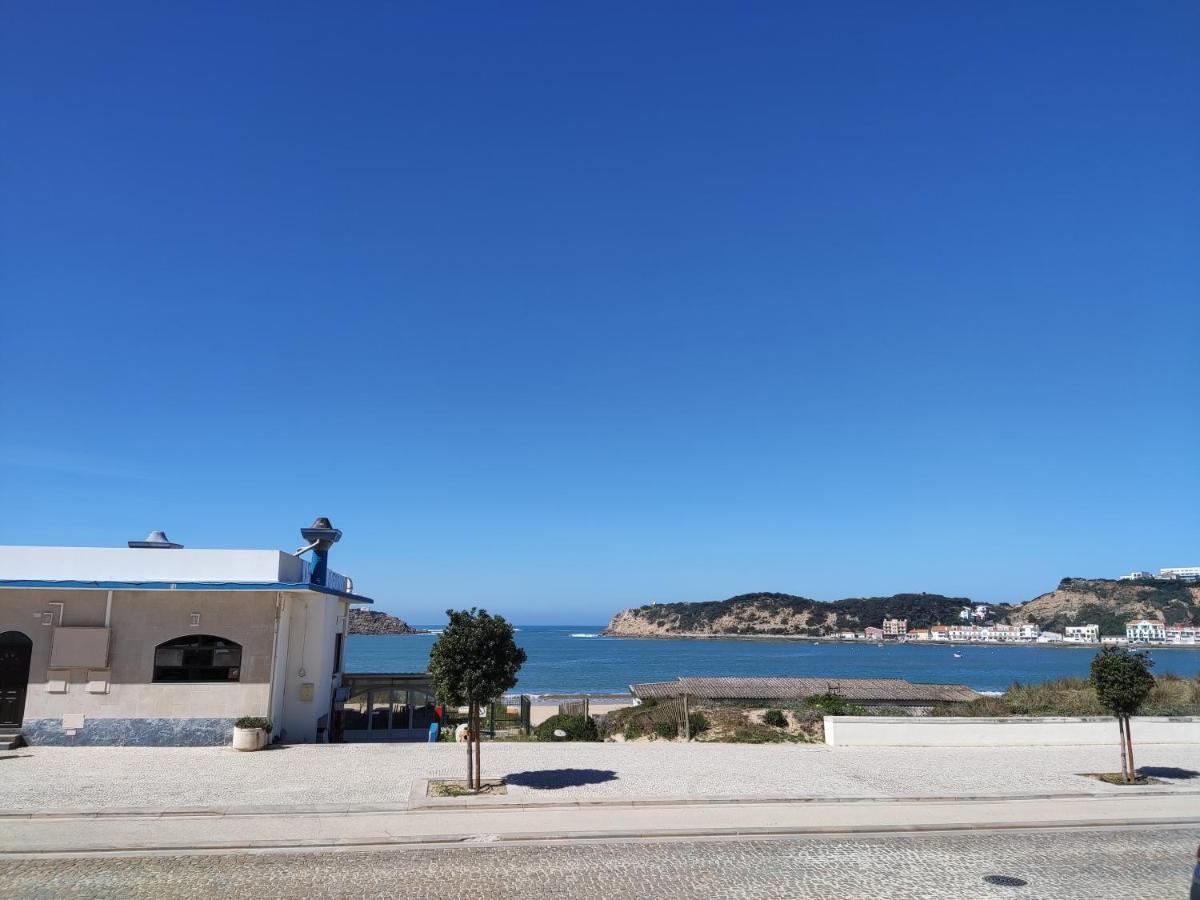 Apartment By The Beach! With Large Balcony! Sao Martinho do Porto Exterior photo