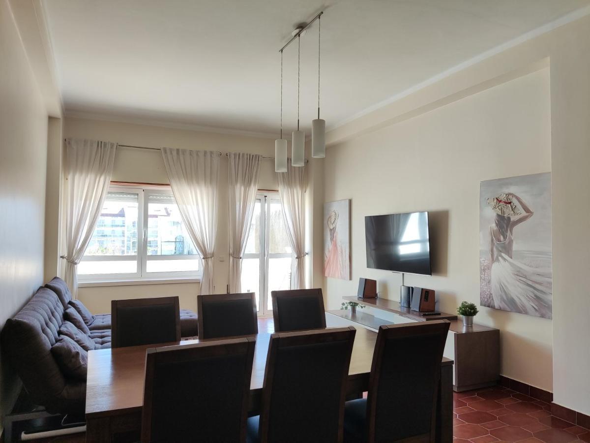 Apartment By The Beach! With Large Balcony! Sao Martinho do Porto Exterior photo