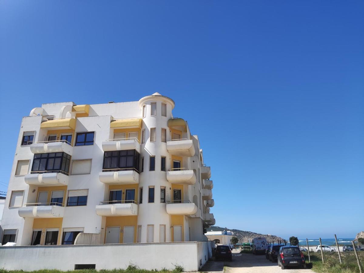 Apartment By The Beach! With Large Balcony! Sao Martinho do Porto Exterior photo